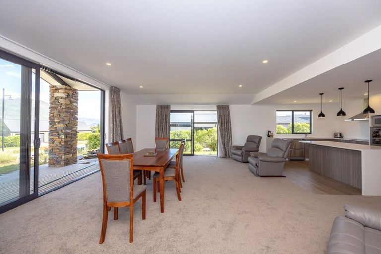 Photo of property in 16 Makomako Road, Wanaka, 9305