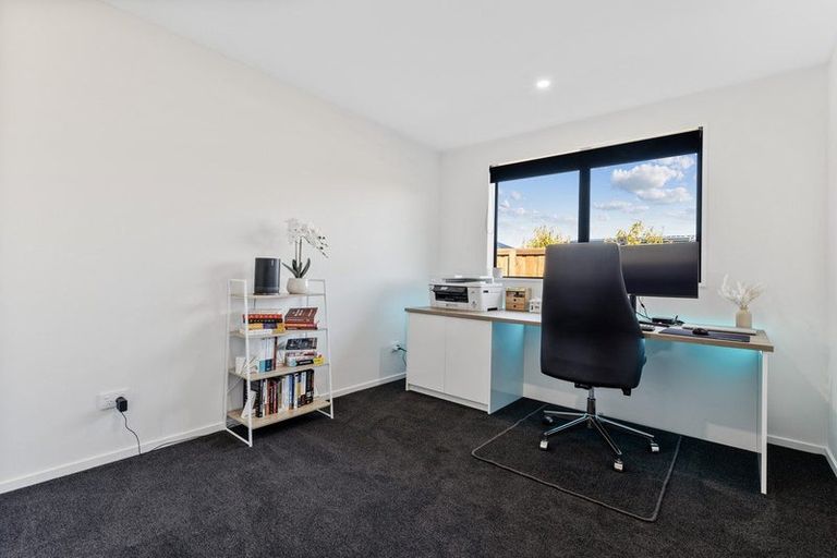 Photo of property in 2 Page Place, Rangiora, 7400