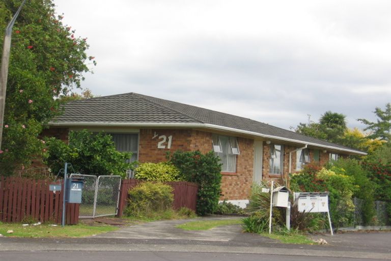 Photo of property in 1/21 Scanlen Terrace, Kelston, Auckland, 0602