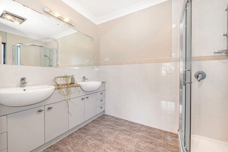 Photo of property in 26 Chateau Rise, Flat Bush, Auckland, 2016