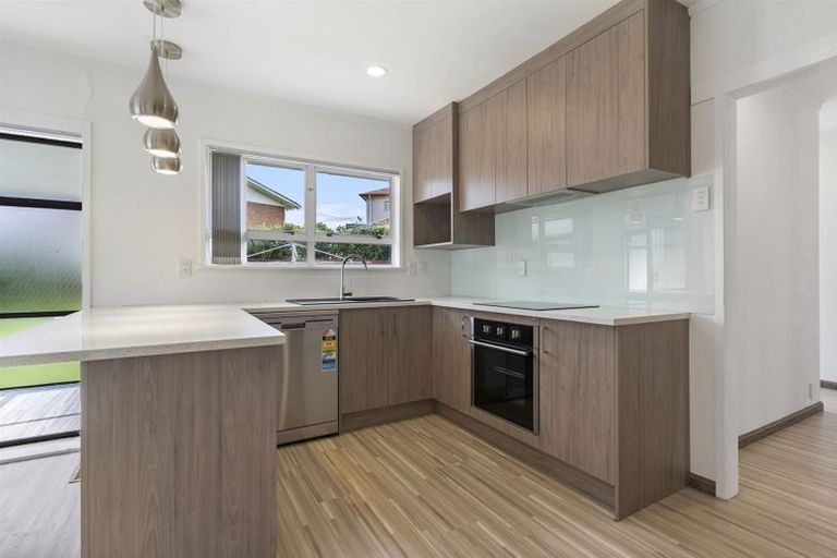 Photo of property in 176 Edmonton Road, Te Atatu South, Auckland, 0610
