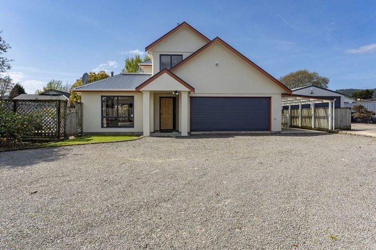 Photo of property in 22 Granville Street, Silverstream, Upper Hutt, 5019