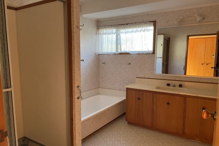 Photo of property in 4 Rae Road, Campbells Bay, Auckland, 0620