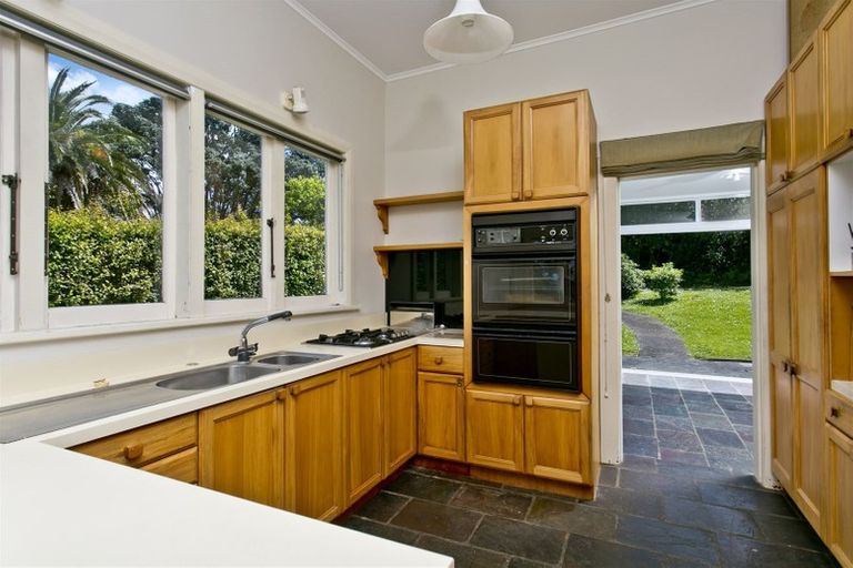 Photo of property in 118 Queen Street, Northcote Point, Auckland, 0627