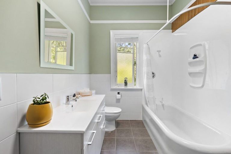 Photo of property in 23 Marine Parade, Eastbourne, Lower Hutt, 5013