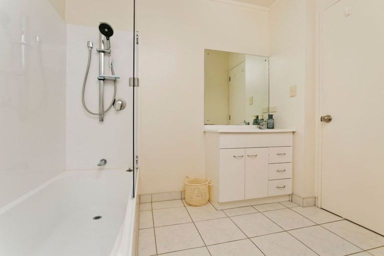 Photo of property in 7/14 Ponderosa Drive, Oteha, Auckland, 0632