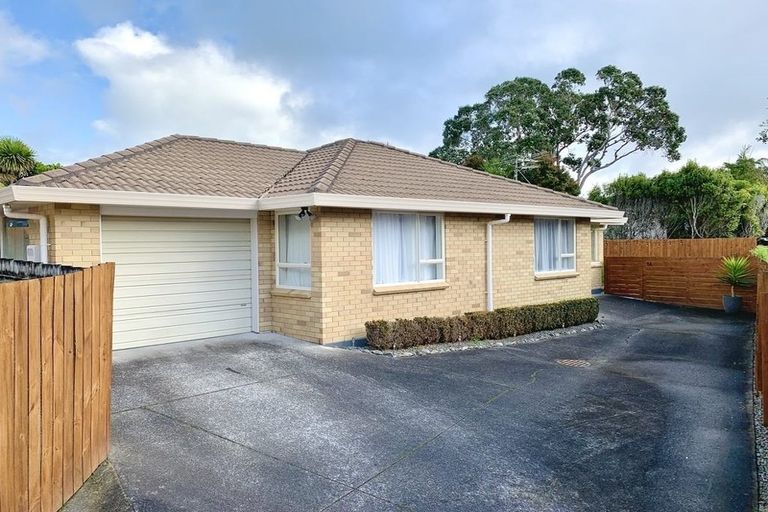 Photo of property in 1a Bishop Street, Green Bay, Auckland, 0604