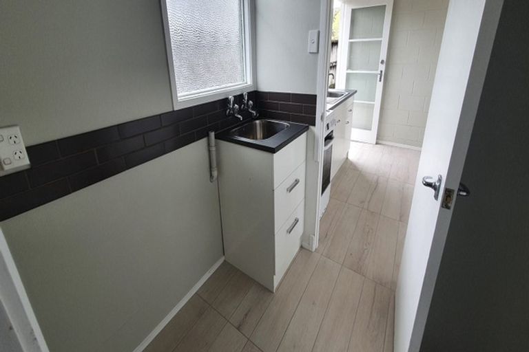 Photo of property in 21 Kamara Road, Glen Eden, Auckland, 0602