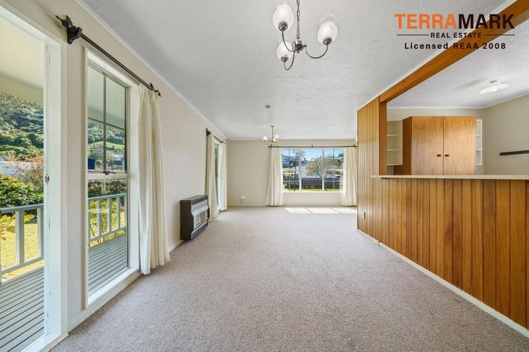 Photo of property in 54 Hartford Crescent, Totara Park, Upper Hutt, 5018