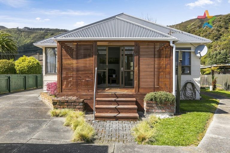 Photo of property in 195 Waddington Drive, Naenae, Lower Hutt, 5011