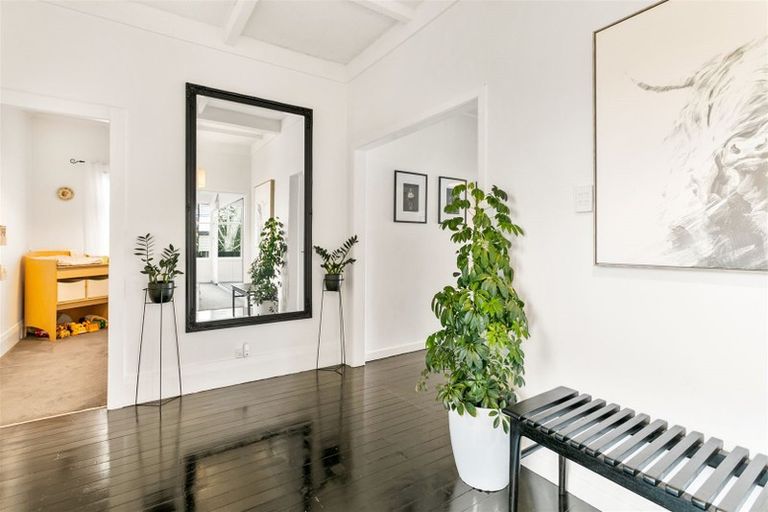 Photo of property in 2 Alice Street, Riverhead, 0820