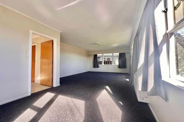 Photo of property in 21 Kahikatea Grove, Paparangi, Wellington, 6037