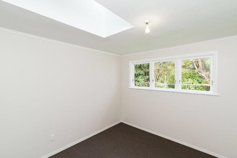 Photo of property in 2/5 Hinemoa Street, Waiwhetu, Lower Hutt, 5010