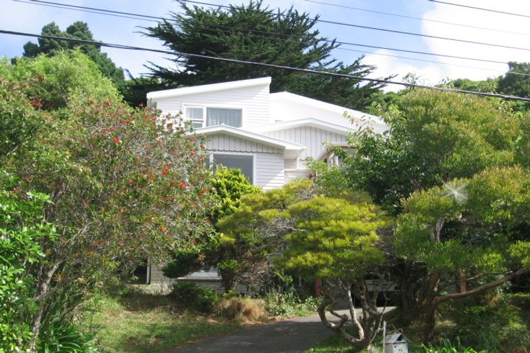 Photo of property in 17 Doris Gordon Crescent, Crofton Downs, Wellington, 6035