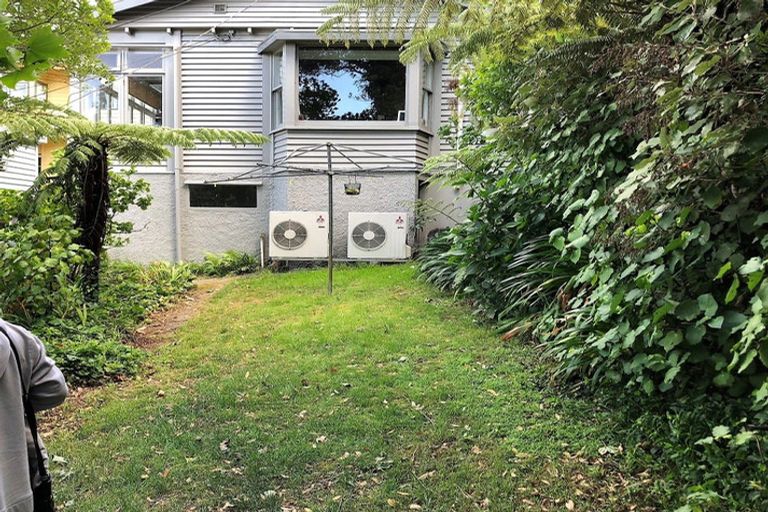 Photo of property in 12 Maurice Terrace, Te Aro, Wellington, 6011