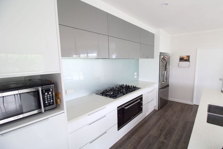 Photo of property in 17 Walter Ruddock Avenue, Kumeu, 0810
