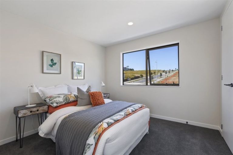 Photo of property in 22 Longshore Drive, Long Bay, Auckland, 0630