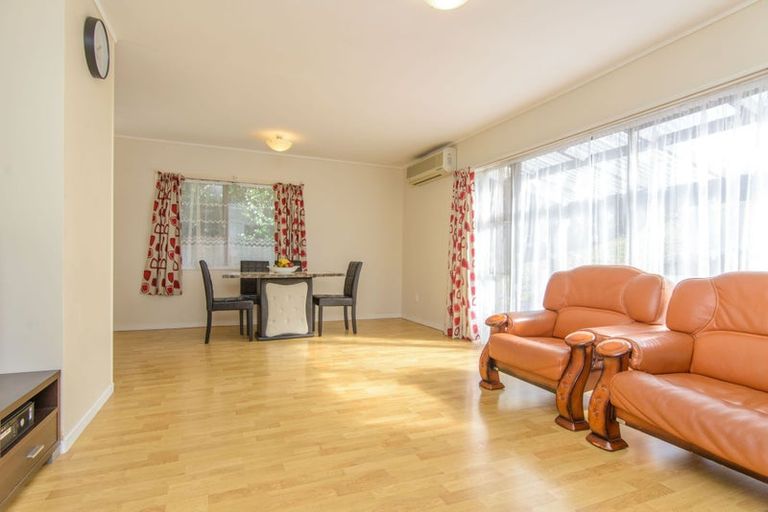 Photo of property in 9 Lysander Crescent, Beach Haven, Auckland, 0626
