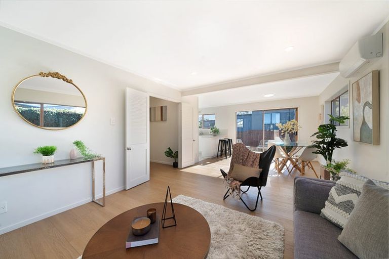 Photo of property in 3/1a Amberley Avenue, Te Atatu South, Auckland, 0610