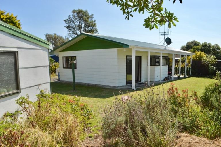 Photo of property in 30 Simcox Street, Otaki Beach, Otaki, 5512