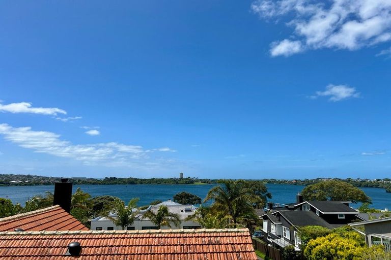 Photo of property in 1/29 Pupuke Road, Takapuna, Auckland, 0622