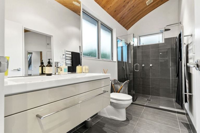 Photo of property in 43a Lonely Track Road, Fairview Heights, Auckland, 0632