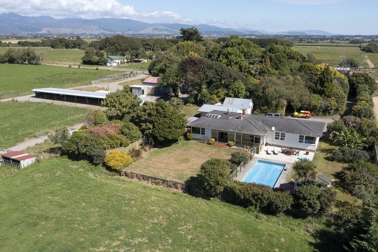Photo of property in 194 Lindsay Road, Levin, 5510