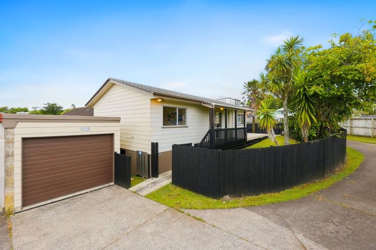 Photo of property in 2/16 Crosby Road, West Harbour, Auckland, 0618