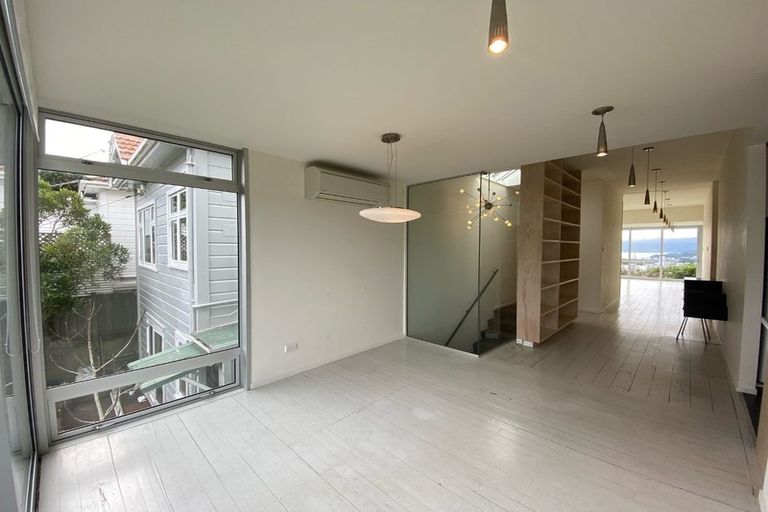 Photo of property in 102 Kelburn Parade, Kelburn, Wellington, 6012