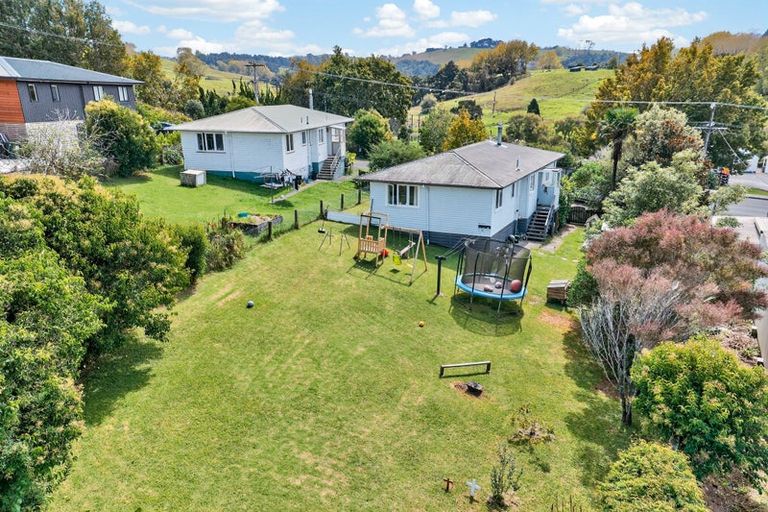 Photo of property in 2 View Street, Maungaturoto, 0520