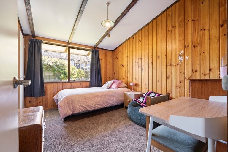 Photo of property in 6 Colonial Place, Kelvin Grove, Palmerston North, 4414