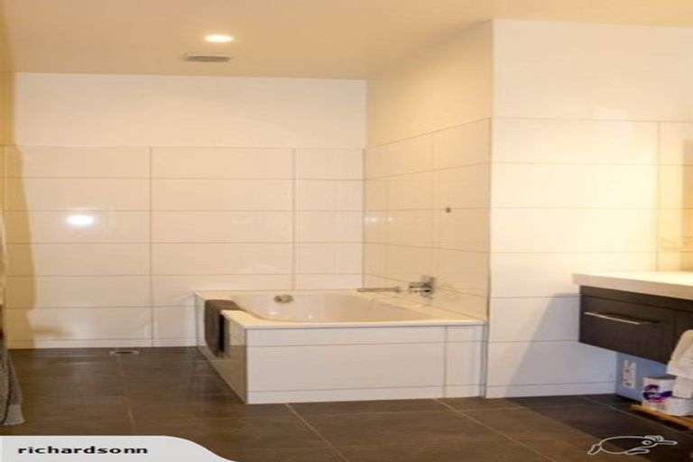 Photo of property in 4/25 Home Street, Mount Victoria, Wellington, 6011