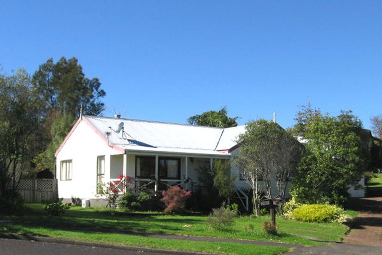 Photo of property in 6 Marendellas Drive, Bucklands Beach, Auckland, 2014