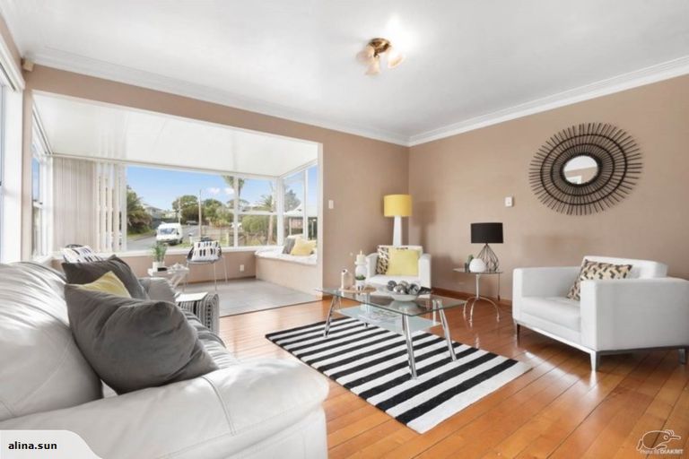 Photo of property in 10 Harry Ward Place, Henderson, Auckland, 0610