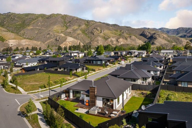 Photo of property in 16 Travertine Street, Cromwell, 9310