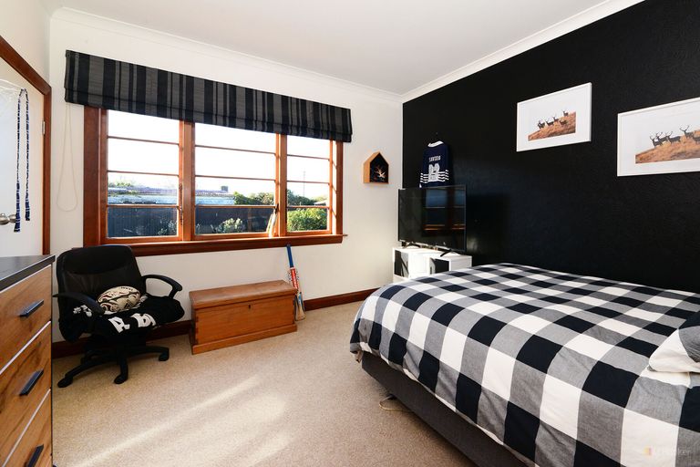 Photo of property in 17 Thackeray Street, Saint Andrews, 7988