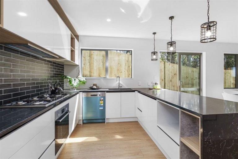 Photo of property in 5 Korari Way, Unsworth Heights, Auckland, 0632