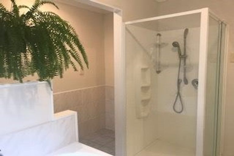 Photo of property in 4 Basra Drive, Henderson, Auckland, 0612