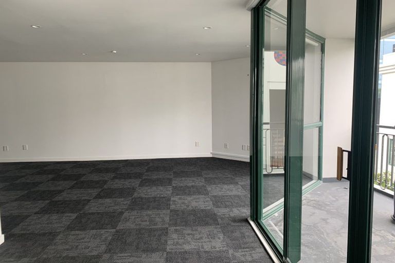Photo of property in St James Courts, 2/77 Gloucester Street, Christchurch Central, Christchurch, 8013