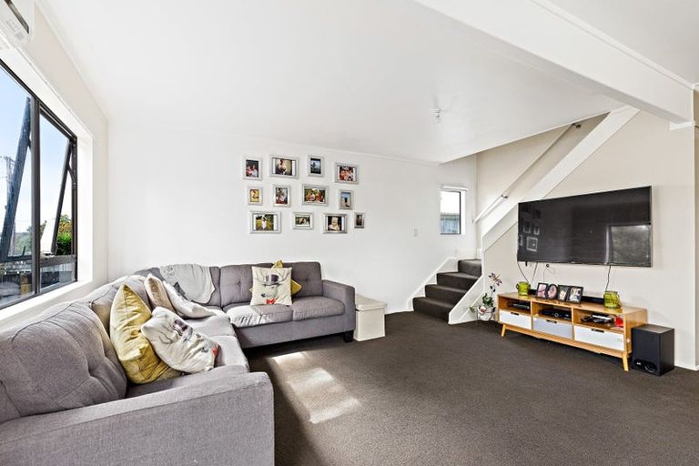 Photo of property in 6 Te Moau Avenue, Parakai, 0830