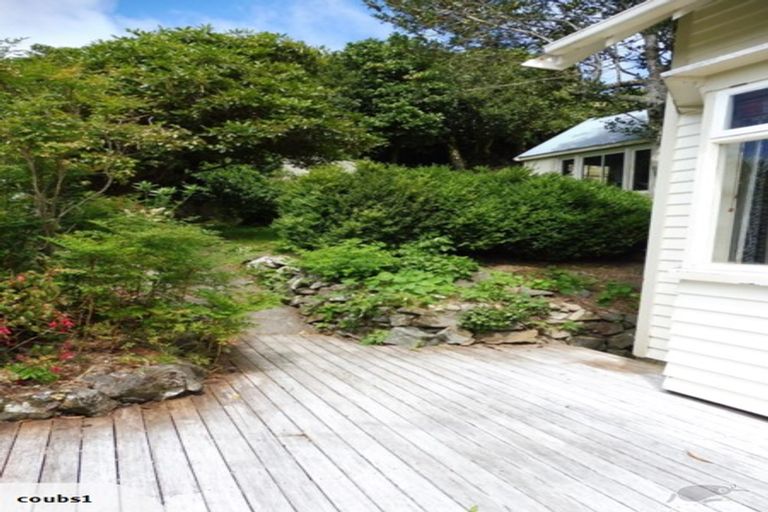 Photo of property in 39 Northland Road, Northland, Wellington, 6012