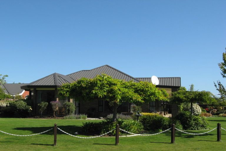 Photo of property in 16 Busby Place, Kaiapoi, 7630