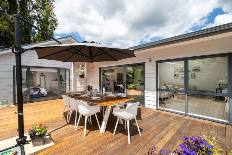 Photo of property in 12 Opanuku Road, Henderson Valley, Auckland, 0612