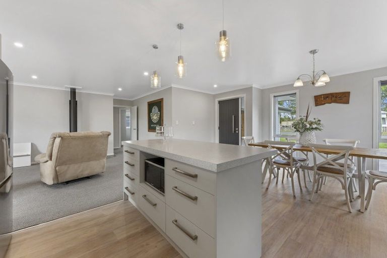 Photo of property in 82 Willoughby Street, Halcombe, 4779