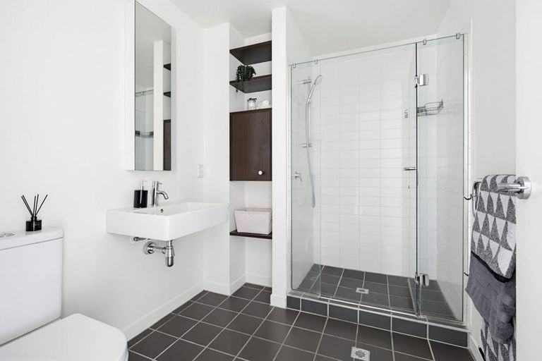 Photo of property in Montreaux Apartments, 9i/164 The Terrace, Wellington Central, Wellington, 6011