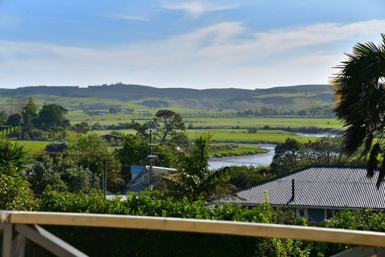 Photo of property in 5 Kaipara Crescent, Helensville, 0800