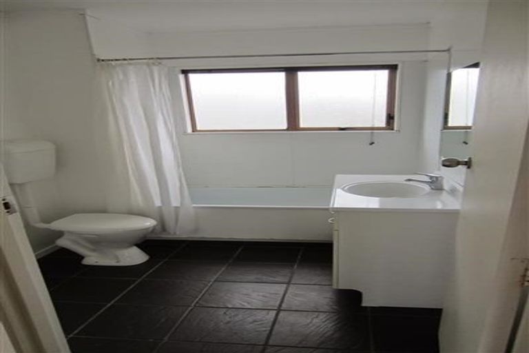 Photo of property in 7/767 Beach Road, Browns Bay, Auckland, 0630