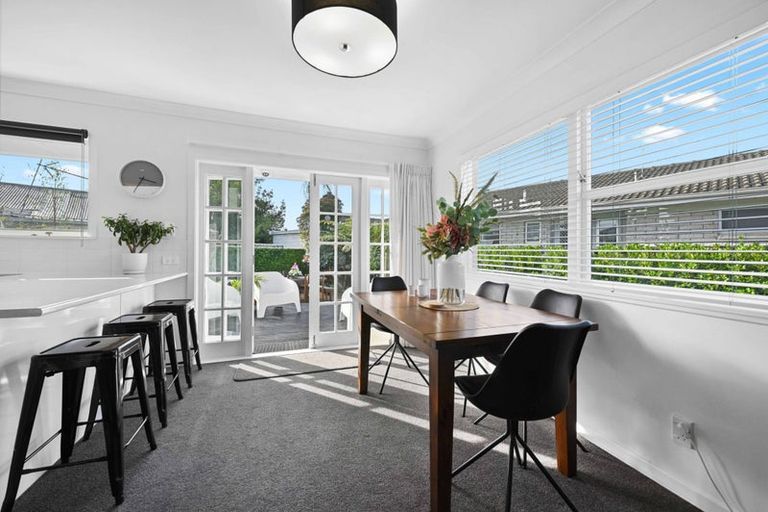 Photo of property in 37 Braid Road, St Andrews, Hamilton, 3200