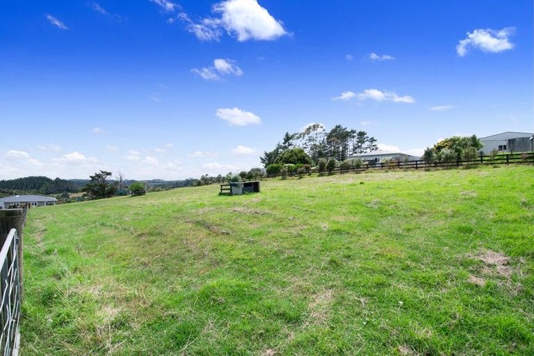 Photo of property in 12 Mildon Road, Waitakere, Auckland, 0782