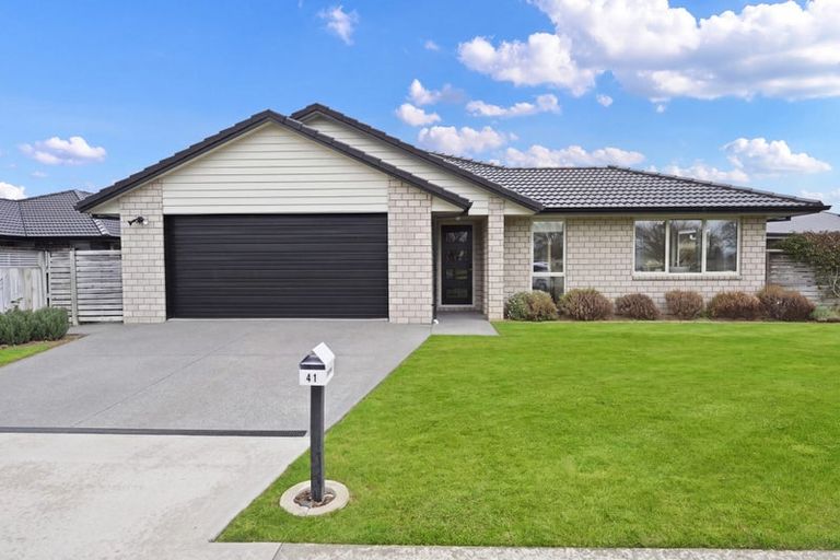 Photo of property in 41 Plescher Crescent, Leamington, Cambridge, 3432